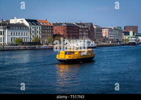 Gelbe Hafen Bus im Hafen von Kopenhagen, Kopenhagen, Dänemark Stockfoto