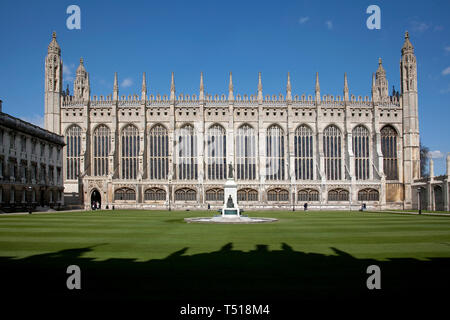 Kings College Chapel Seite vom vorderen Hof, Cambridge, England gesehen. Stockfoto