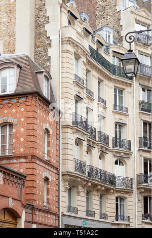 Französische Architektur entlang der Rue Chanoinesse in der Nähe der Kathedrale Notre Dame auf der Ile-de-la-Cite, Paris, Frankreich Stockfoto