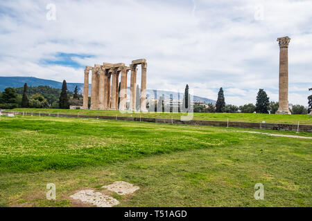 Ruinen der antiken Tempel des Olympischen Zeus in Athen (olympieion oder Spalten des Olympischen Zeus) Stockfoto