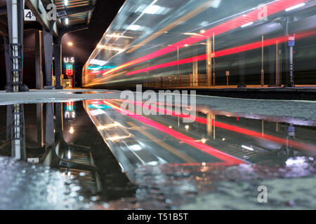 Northern Rail Class 158 Express sprinter Zug am Bahnhof Preston zeigt die Arriva nördlichen Logo Stockfoto