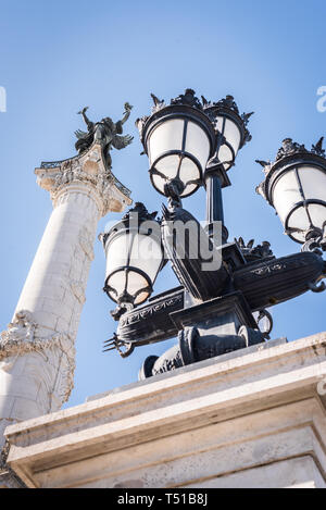 Statue in der Spalte des Place des Quinconces in Bordeaux Stockfoto