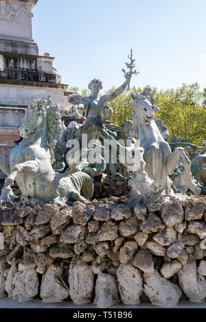 Statue der Brunnen der Place des Quinconces in Bordeaux Stockfoto