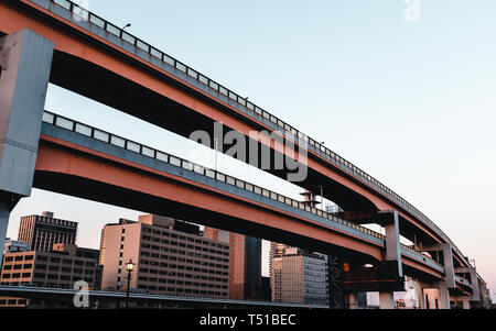 Multilevel Brücke in Kobe, Japan in der Nähe der Hafen von Kobe Stockfoto