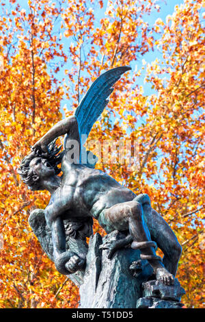 Estatua del Angel Caído en el Parque de El Retiro. Madrid. España Stockfoto