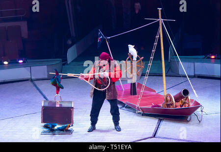 Europa. In der Ukraine. Charkow. Zirkus. Riesige Fontänen. Rede von Zirkus Schauspieler. Stockfoto