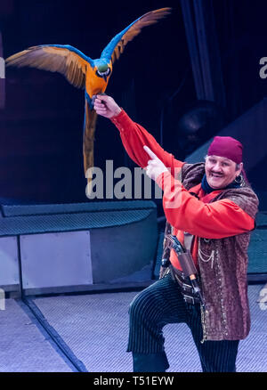 Europa. In der Ukraine. Charkow. Zirkus. Riesige Fontänen. Rede von Zirkus Schauspieler. Stockfoto