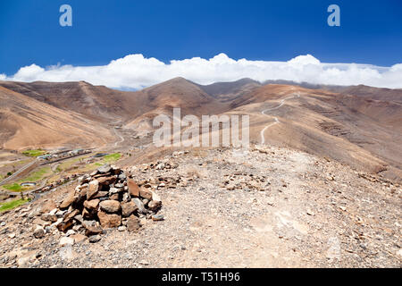 Der Weg zum Pico de La Zarza, der höchste Berg in Fuerteventura. Stockfoto