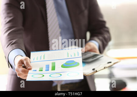 Booker tun Consulting Job Berechnung Einkommen Geld Stockfoto