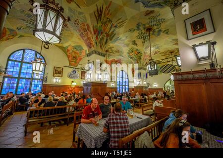 Innenraum, historische Restaurant Hofbräuhaus am Platzl, Munich, Bayern, Deutschland Stockfoto