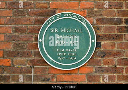 London, England, UK. Commemorative grüne Plakette: Sir Michael Balcon (1890-1977) Filmemacher lebte hier, 1927-1939. 57A Tufton Street (1997) Stockfoto