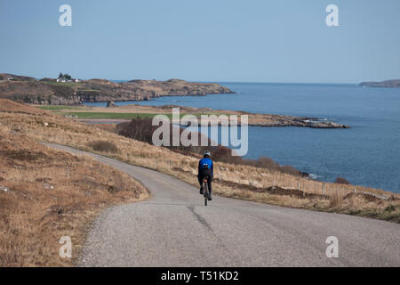 Radfahren von Poolewe entlang der Ufer von Loch Ewe zu Bucht, an der Westküste von Schottland. Stockfoto