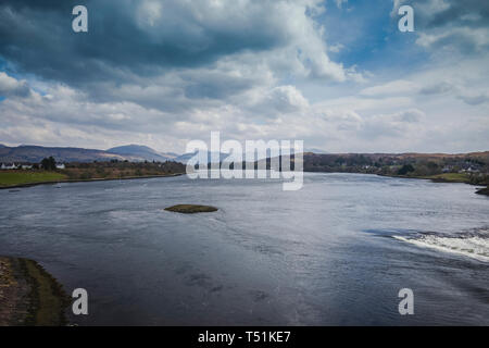 Eine kleine Insel, unterstützt eine wilde Robbenkolonie am Loch Etive, in der Nähe der Connel Bridge, Oban, an der Westküste von Schottland. Stockfoto