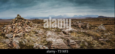 Stein Cairn, Brae der Achnahaird, Westküste von Schottland. Stockfoto