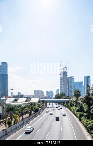 Israel, Tel Aviv-Yafo - 23. Februar 2019: Ayalon Highway Stockfoto