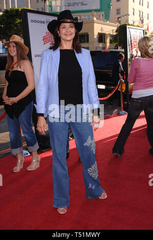 LOS ANGELES, Ca. Juli 28, 2005: Schauspielerin Lynda Carter am Los Angeles Premiere ihres neuen Films der Herzöge von Hazzard. © 2005 Paul Smith/Featureflash Stockfoto