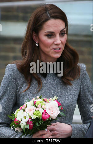 Catherine Herzogin von Cambridge fährt der Kinder Foundling Museum das Tragen eines Catherine Walker Outfit mit einer Kupplung Mulberry Geldbeutel und Gianvito Rossi Blockabsatz Mit: Catherine Herzogin von Cambridge, Kate Middleton Wo: London, Großbritannien Wann: 19 Mar 2019 Credit: WENN.com Stockfoto