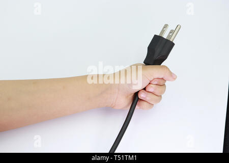 Netzstecker in Kid hand auf weißem Hintergrund. Stockfoto