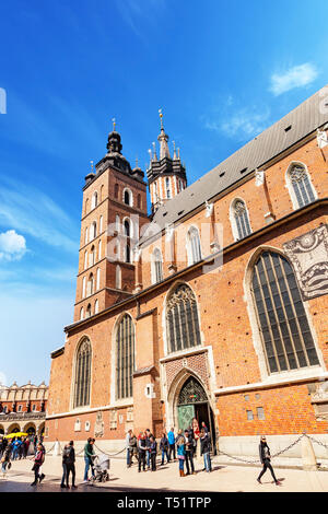 CHISINAU, Moldawien - 19. APRIL 2019: Krakau - Polens historische Zentrum, einer Stadt mit alter Architektur. Die Basilika St. Maria Stockfoto