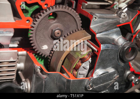 Motorrad Motor, Nahaufnahme von Modell mit Querschnitten, elektrischen Generator Stockfoto