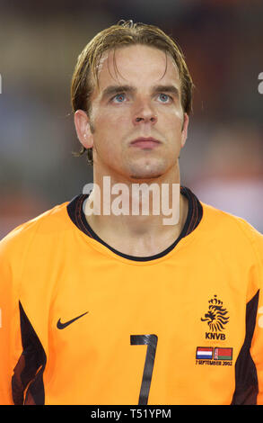 Philips stadion Eindhoven, Niederlande 7.9..2002, Fußball: EM-Qualifikationsspiel, Niederlande (orange) vs Belarus (White) 3:0------- ANDY VAN DER MEYDE (NED) Stockfoto
