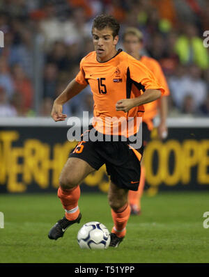 Philips stadion Eindhoven, Niederlande 7.9..2002, Fußball: EM-Qualifikationsspiel, Niederlande (orange) vs Belarus (White) 3:0------- RAFAEL VAN DER VAART (NED) Stockfoto