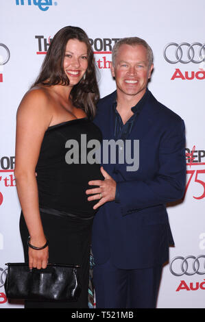 LOS ANGELES, Ca. September 13, 2005: Schauspieler NEAL McDONOUGH & Frau RUVE ROBERTSON bei Party im Pacific Design Center, West Hollywood, 75-jähriges Jubiläum des Hollywood Reporter zu markieren. © 2005 Paul Smith/Featureflash Stockfoto