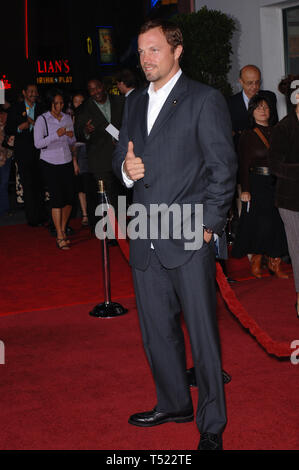 LOS ANGELES, Ca. September 22, 2005: Schauspieler ADAM BALDWIN an der Los Angeles Premiere seines neuen Films Serenity im Universal City Kinos. © 2005 Paul Smith/Featureflash Stockfoto