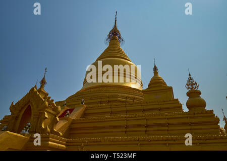 Die wichtigsten gold Stupa in der Kuthodaw Pagode in Mandalal, Myanmar. Stockfoto