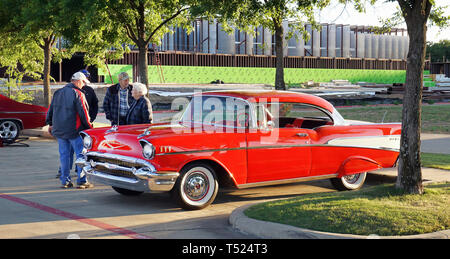 Kennedale, Texas - April 19,2019 Freitag Nacht classic car und Hot Rod show in Kennedale, Texas. Stockfoto