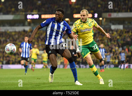 Von Sheffield Mittwoch Dominic Iorfa (links) und Norwich City Alexander Tettey Kampf um den Ball in den Himmel Wette WM-Spiel im Carrow Road, Norwich. Stockfoto