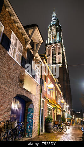 Die Liebfrauenkirche Vrouwetoren, ein Kirchturm in Amersfoort, Niederlande Stockfoto
