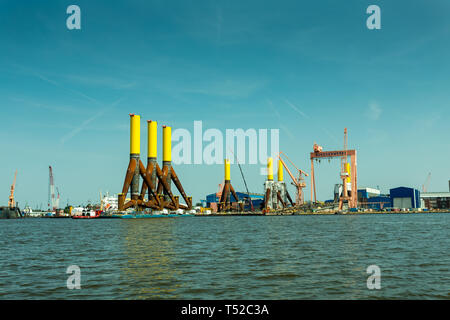 Emden, Deutschland-base Bau für Offshore Wind Mill Energie Park Stockfoto