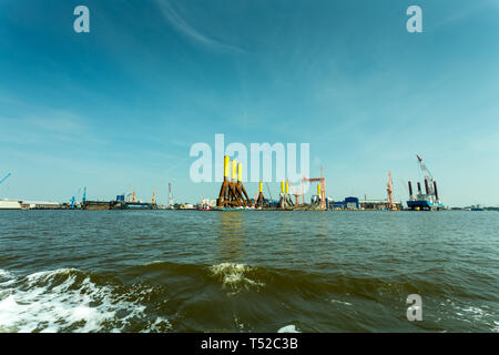 Emden, Deutschland-base Bau für Offshore Wind Mill Energie Park Stockfoto