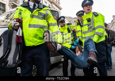 Umweltaktivisten vor dem Aussterben Aufstandsbewegung besetzen von London Oxford Circus Stockfoto