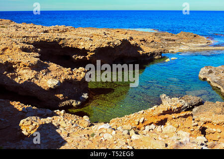 Rock Pools in Los Arenetes in der San Antonio Marine Reserve, Les Rotes, Denia, Spanien Stockfoto