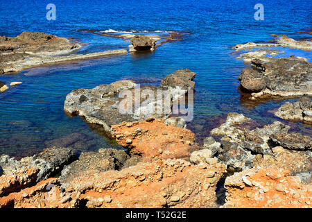 Rock Pools in Los Arenetes in der San Antonio Marine Reserve, Les Rotes, Denia, Spanien Stockfoto