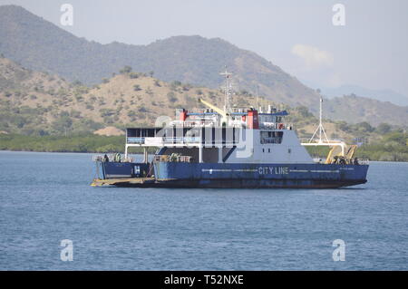 Eine Sendung, theres entfernt Hafen zu erhalten! Stockfoto