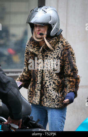 Fearne Cotton gesehen eine Vivienne Westwood Tragetasche als Sie verlässt BBC Radio 2 Studios - London mit: Fearne Cotton Wo: London, Großbritannien Wann: 20 Mar 2019 Credit: WENN.com Stockfoto