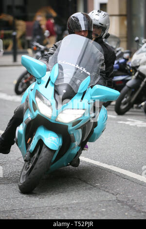 Fearne Cotton gesehen eine Vivienne Westwood Tragetasche als Sie verlässt BBC Radio 2 Studios - London mit: Fearne Cotton Wo: London, Großbritannien Wann: 20 Mar 2019 Credit: WENN.com Stockfoto