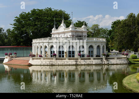 Eingangshalle mit Rezeption auf dem Gelände von Bang Pa-in Royal Palace, Provinz Ayutthaya, Thailand Stockfoto