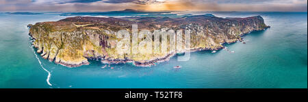 Luftaufnahme der Klippen von Horn Head am wilden Atlantik weg in Donegal - Irland. Stockfoto