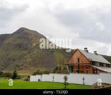 Lärche verkleideten Wand auf Renovierung, Schottland, Großbritannien Stockfoto