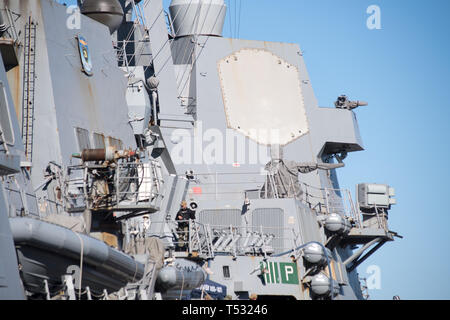 US Navy der Arleigh-Burke-Klasse Lenkwaffen-zerstörer USS Schwer (DDG-107), Flaggschiff der Standing NATO Maritime Group 1 (Snmg 1) in Gdynia, Polen. Apri Stockfoto