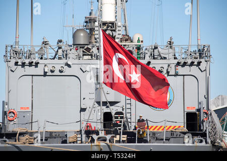 Türkische Marine G Klasse Fregatte TCG Gökova F 496 (ex- USS Samuel Eliot Morison FFG-13 Oliver Hazard Perry klasse Lenkwaffenfregatte), Teil der ständigen N Stockfoto