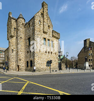 St. Mungo Museum für Religiöse Kunst und Leben auf der Ecke der Castle Street, Cathedral Square in Glasgow Schottland Großbritannien Stockfoto