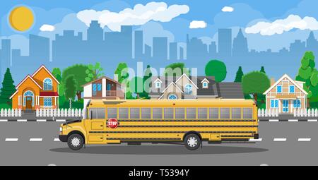Gelb Lange classic School Bus in der Stadt. Kinder reiten schoolbus Transport. Stadtbild, Straße, Gebäude, Baum, Himmel und Sonne. Vector Illustration in Fl Stock Vektor