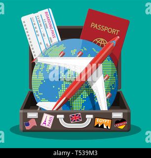Reisekoffer mit Aufklebern der Gebiete und Städte auf der ganzen Welt. Globus mit Reiseziele. Flugzeug, Ticket und Pass. Ferienhäuser und Ho Stock Vektor