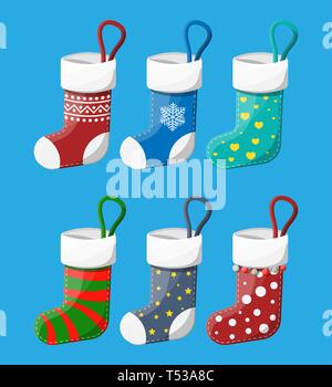 Weihnachten Strümpfe in verschiedenen Farben. Satz von Weihnachten Tuch Socken. Hängend Urlaub Dekorationen für Geschenke. Neues Jahr und Weihnachten feiern. Vektor illu Stock Vektor