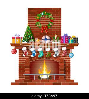 Red Brick klassischen Kamin mit Socken, Weihnachtsbaum, Kerze Bälle Geschenke und Kranz. Frohes neues Jahr Dekoration. Frohe Weihnachten Urlaub. Neues Jahr ein Stock Vektor